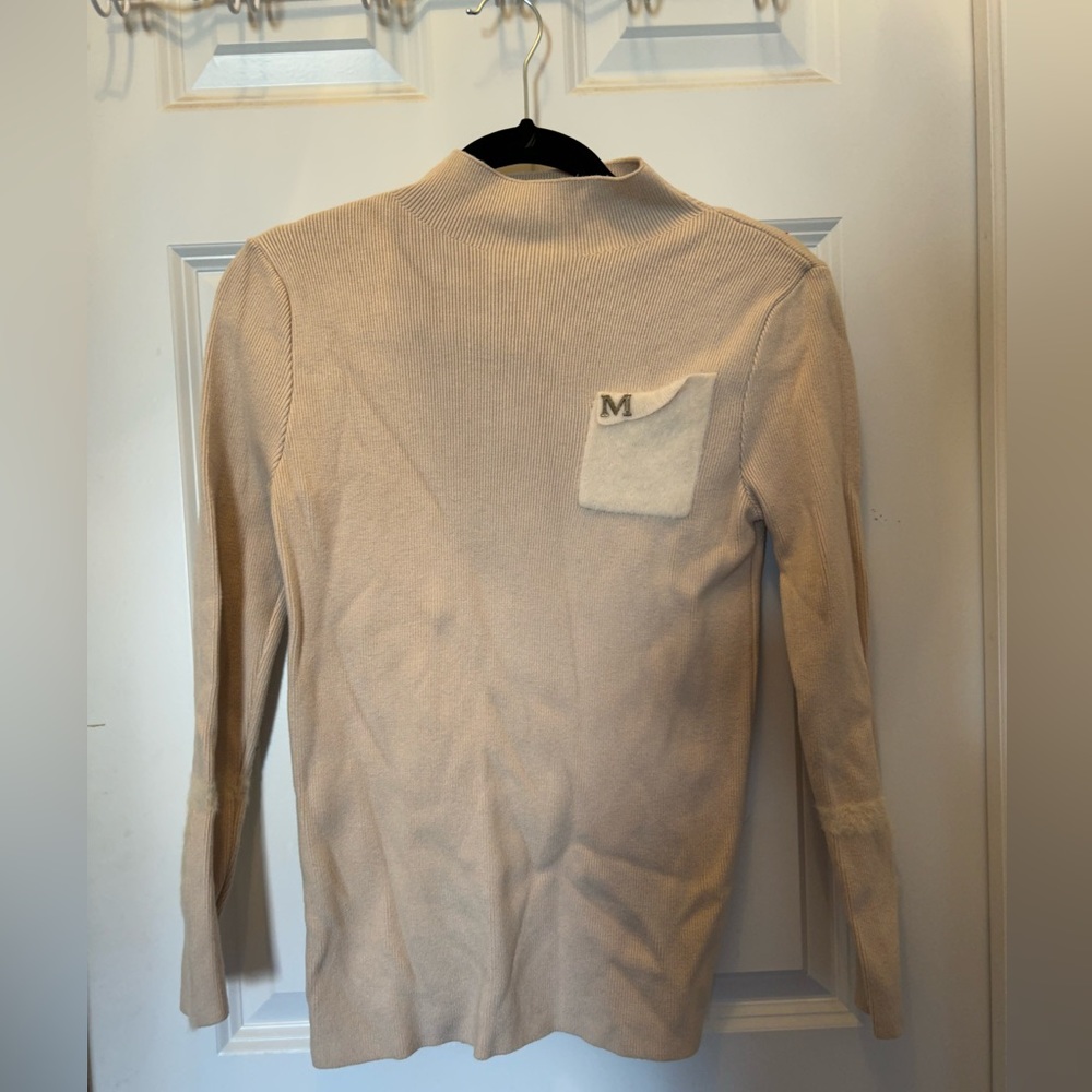M charm sweater